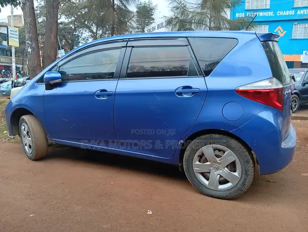 Toyota Ractis 2011 Blue - 1