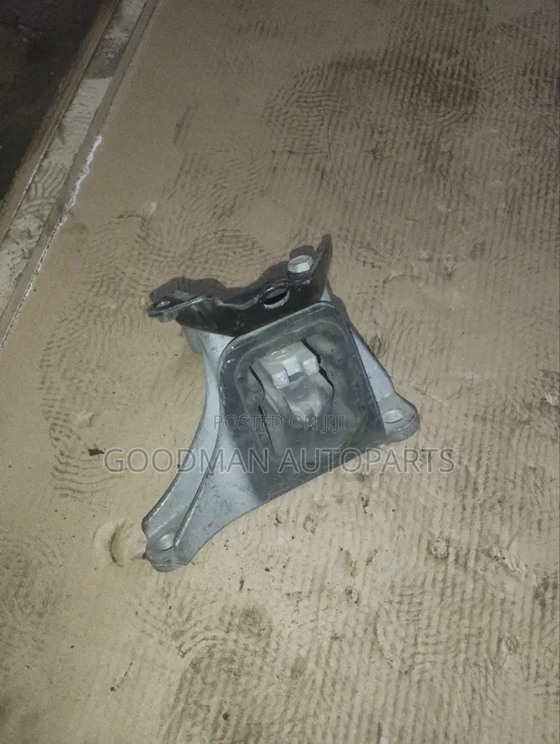 Honda Stream Rear Gearbox Mount - 1