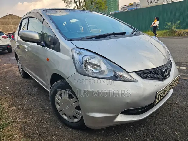 Honda Fit 2010 Silver - 1