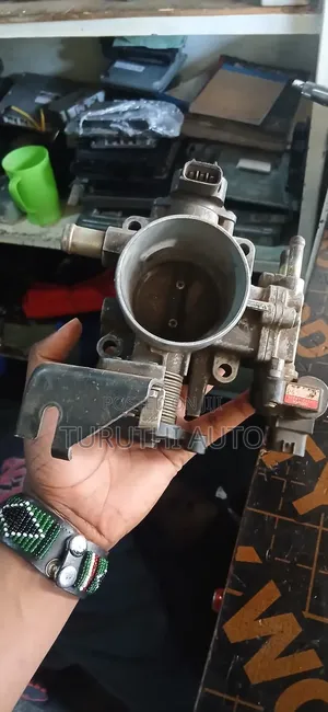 Toyota Noah, Wish, Isis 1ZZ Throttle Body (Used)