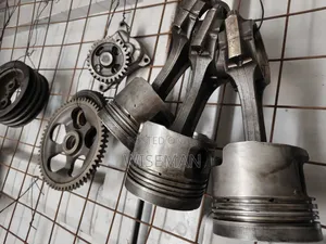 Isuzu 4.3 Pistons and Camshaft Rings (Used)