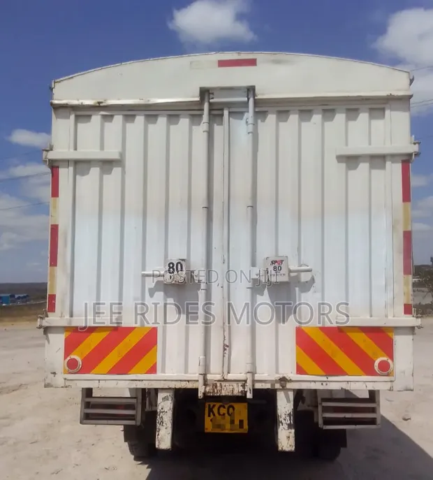 Mitsubishi Canter FH215 Rigid Truck 2018 - 1