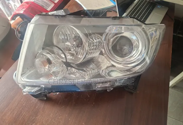 Genuine Jeep Grand Cherokee WK2 2011-2013 Headlight - 1