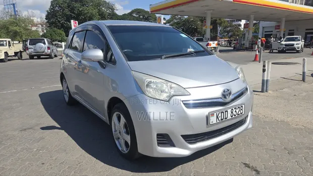 Toyota Ractis 2014 Silver - 1