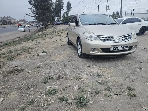 Nissan Tiida 1.5L 16V 2010 Beige - 1
