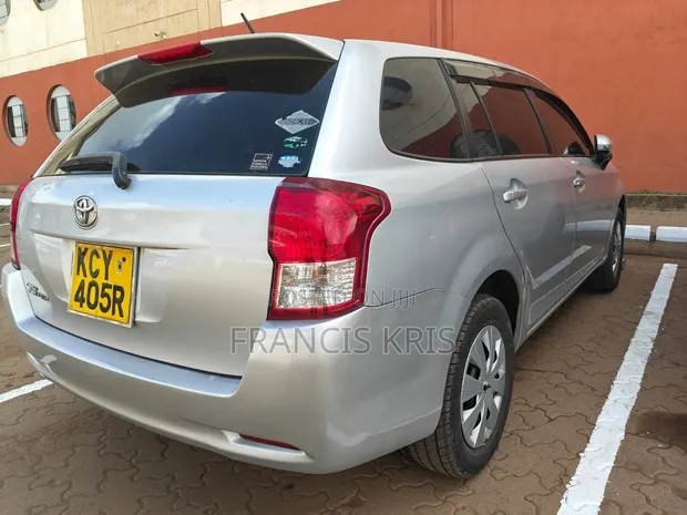 Toyota Corolla Fielder 2013 Silver - 1