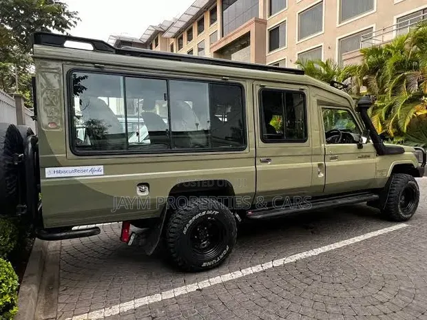 Tourist Cruiser Safari Tour Van for Hire - 1