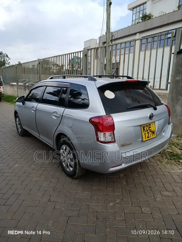 Toyota Corolla Fielder 1.5 Hybrid FWD 2014 Silver - 1