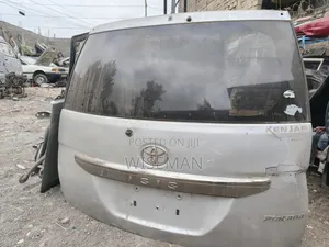 Toyota Isis Boot Lid