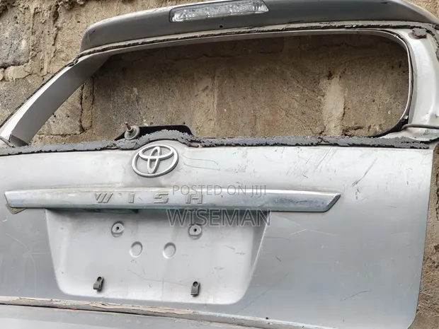 Toyota Wish Boot Lid with Broken Windshield - 1