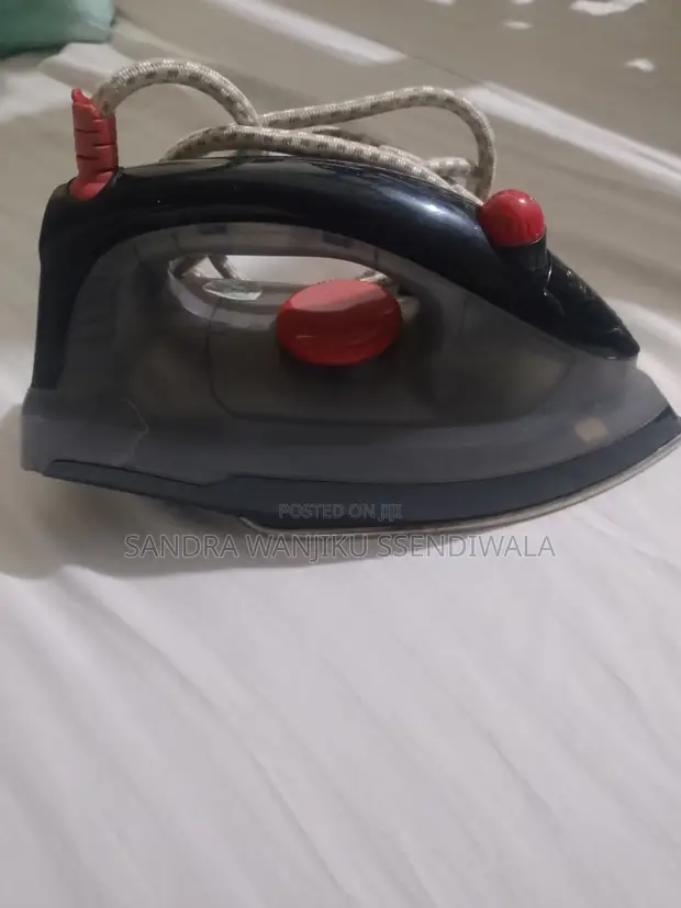 Armco Mid-Size Dry/Steam Iron - 1
