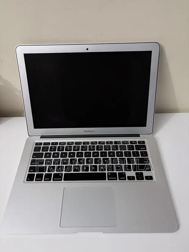 Apple MacBook Air 256GB Intel Core i5 SSD - 1