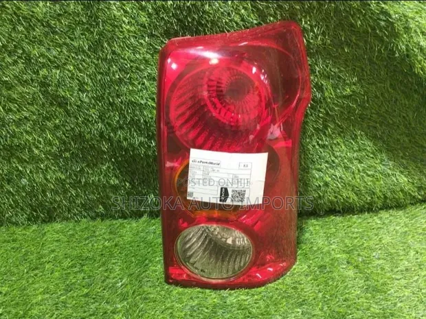 Taa ya Mkia Kulia Toyota Raum 2005 - 1