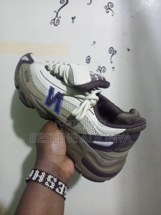 Louis Vuitton LV Runner Sneakers - Size 42/43 - Grade 1 Mtumba - 1