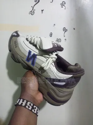 Louis Vuitton LV Runner Sneakers - Size 42/43 - Grade 1 Mtumba