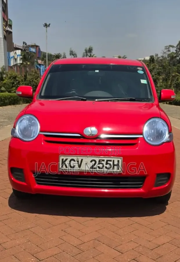 Toyota Sienta 2013 Red - 1