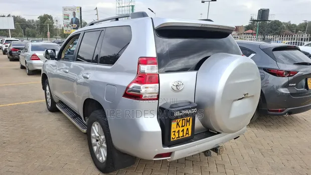 Toyota Land Cruiser Prado 3.0 D-4D 7-Seater 2016 Silver - 1