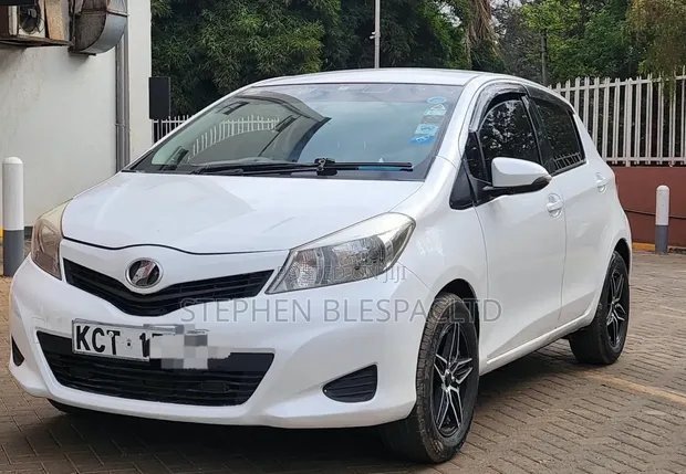 Toyota Vitz 2012 White - 1