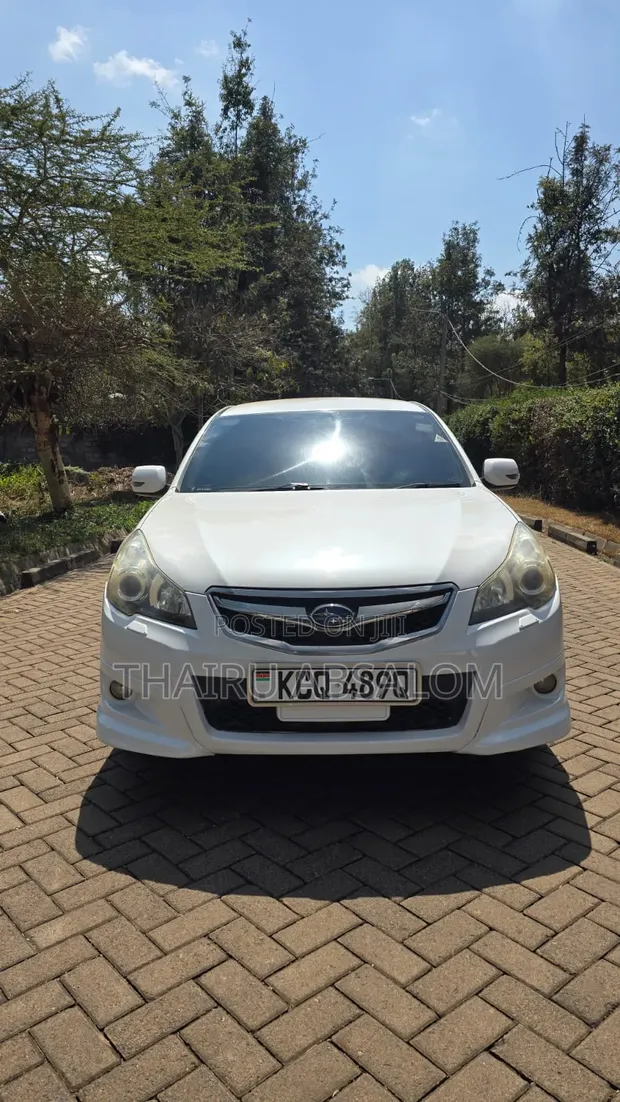 Subaru Legacy 2012 White - 1