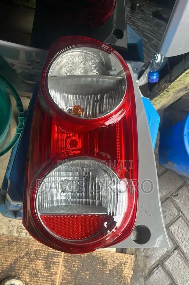Toyota Porte Taillight (Used) - 1