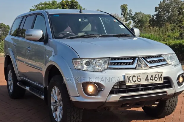 Mitsubishi Pajero Sport 2013 Silver - 1