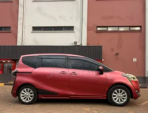 Toyota Sienta Hybrid 2017 Pink