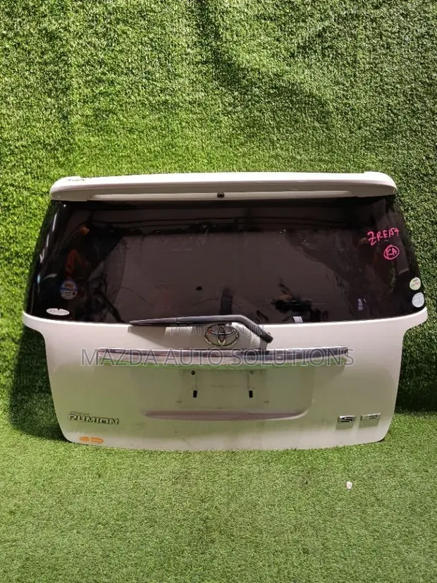 Toyota Rumion Boot (2010-2015) - 1