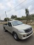 Toyota Hilux 2015 Gold - 2