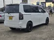 Toyota Voxy X 2WD 8-Seater 2010 White - 4