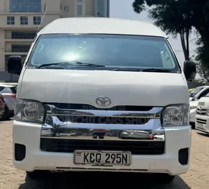 Toyota HiAce Commuter 2013