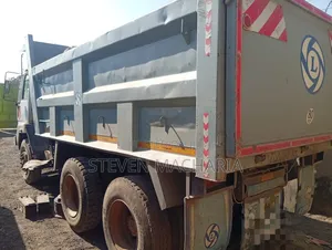 Ashok Leyland 2518i Truck (2015)