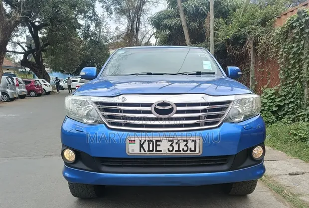 Toyota Fortuner 3.0 D RWD 2012 Blue - 1