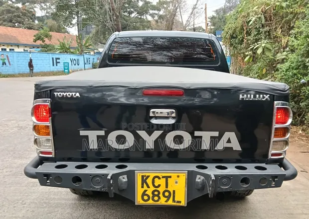 Toyota Hilux Double Cabin 2011 - 1