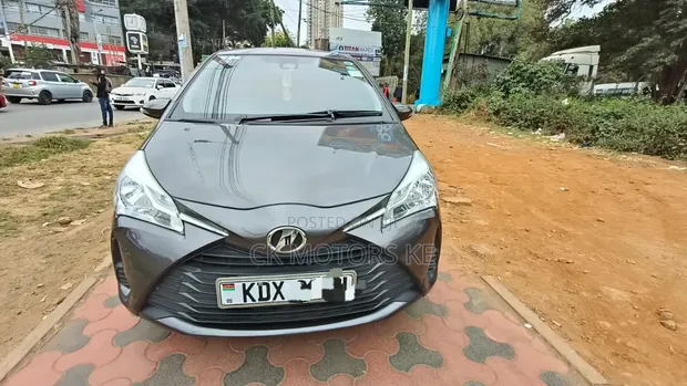 Toyota Vitz 1.0 FWD 5dr 2019 Gray - 1