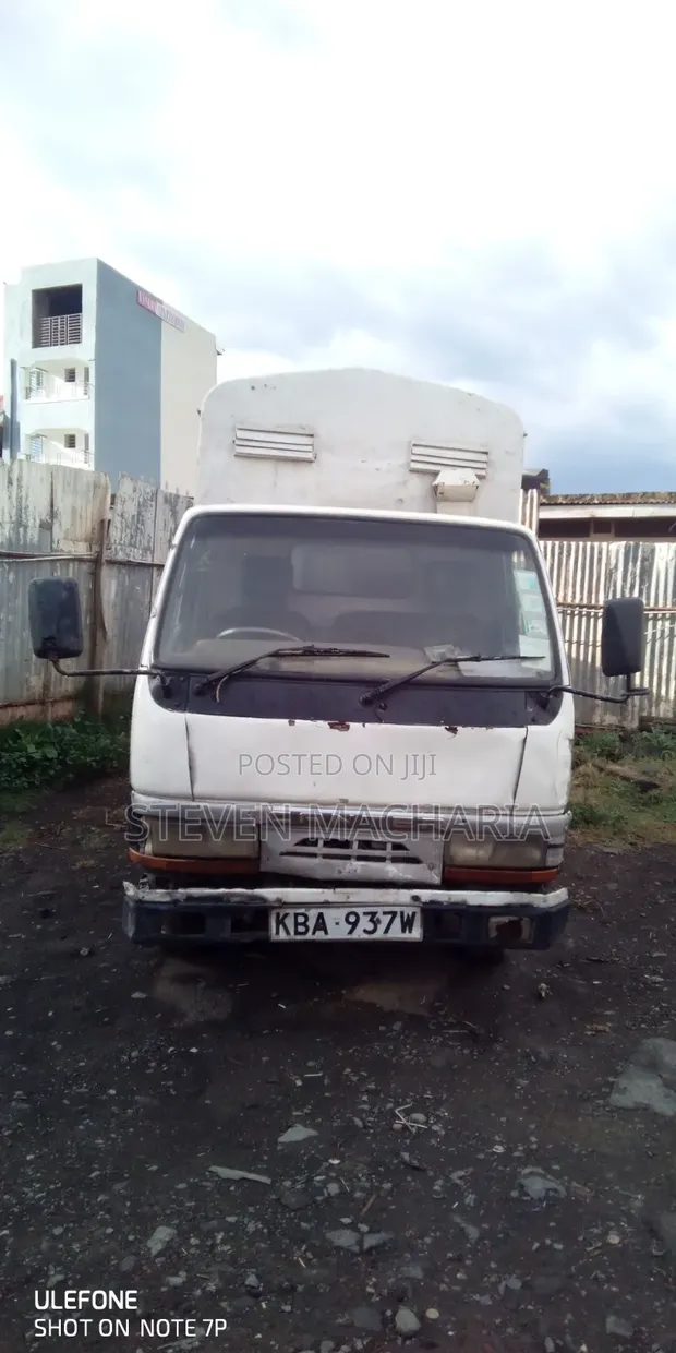 Mitsubishi Canter Mini Truck - 1