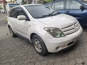 Toyota IST 2005