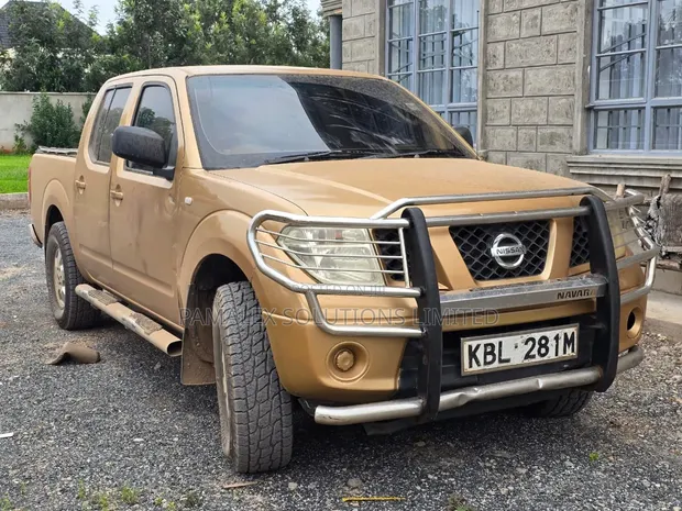 Nissan Navara 2.5 dCi Pickup 2010 Gold - 1