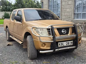 Nissan Navara 2.5 dCi Pickup 2010 Gold