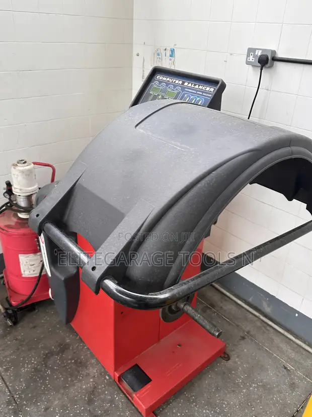 Heavy Duty Commercial Wheel Balancer - 1