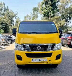 Nissan Caravan NV350 (Urvan) 2013 Yellow