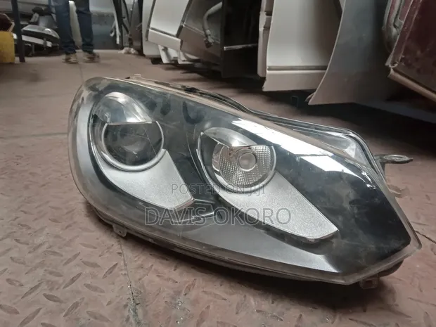 VW Golf 6 Headlight (Used) - 1