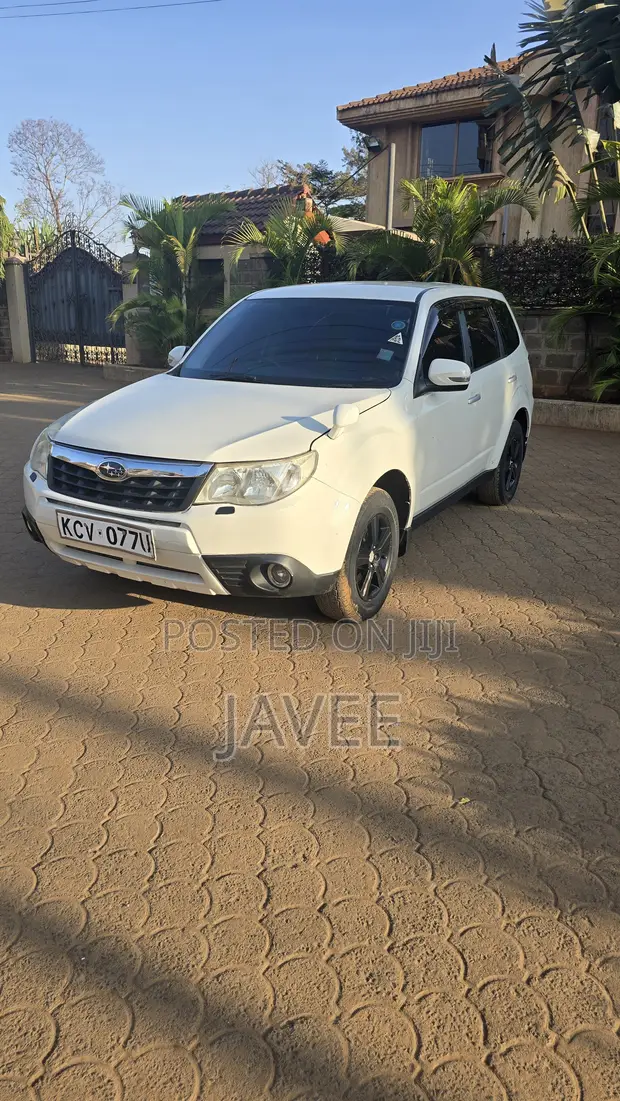 Subaru Forester 2012 White - 1