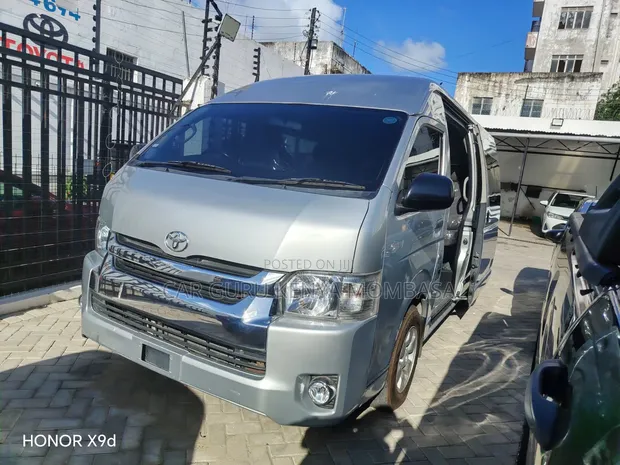 Toyota HiAce Commuter 2019 Silver - 1