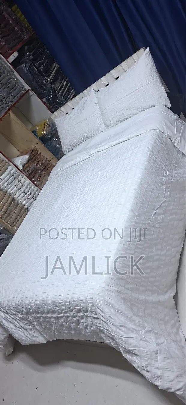 White Luxury Design Duvet Cover Set - 1