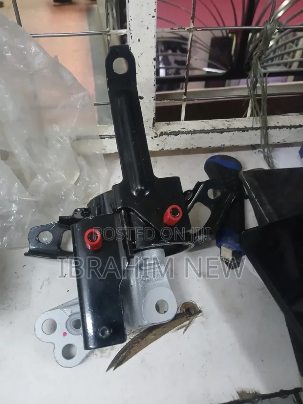 Suzuki Alto Gearbox Mounting - 1