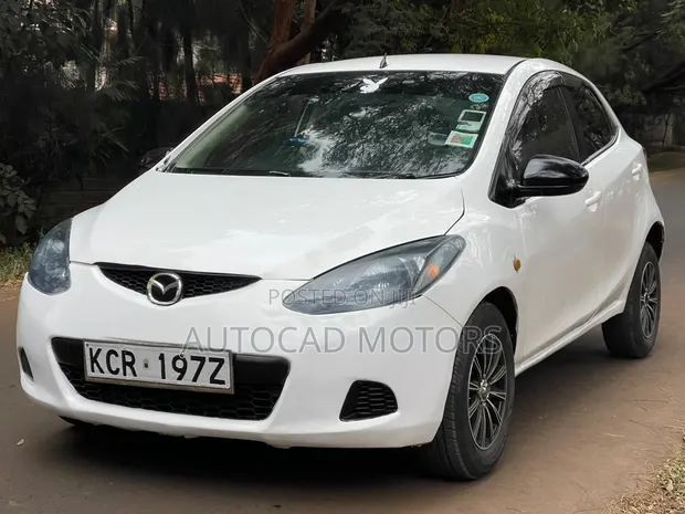 Mazda Demio 2012 White - 1