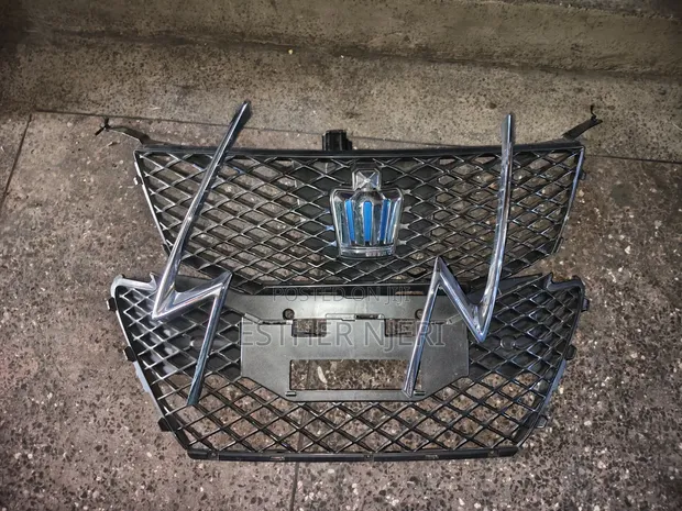 Toyota Crown Athlete 2015 Grill - Used - 1