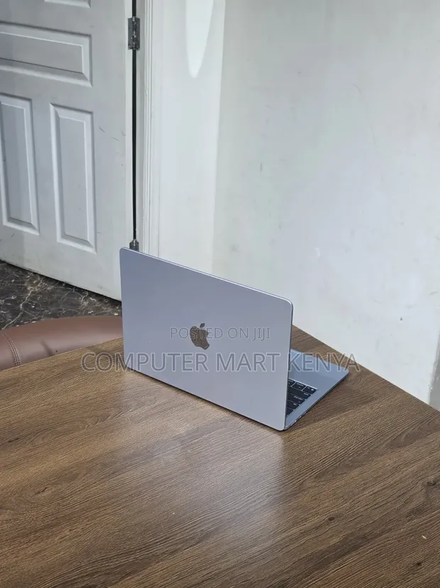Apple MacBook Air 2025 M4 13-inch 24GB RAM 512GB SSD - 1