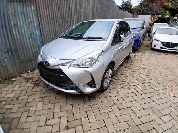 Toyota Vitz 1.0 FWD 5dr 2019 Silver - 1