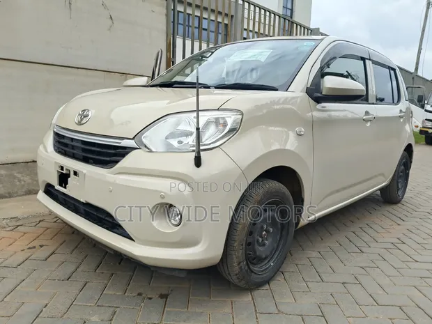 Toyota Passo 2019 Beige - 1